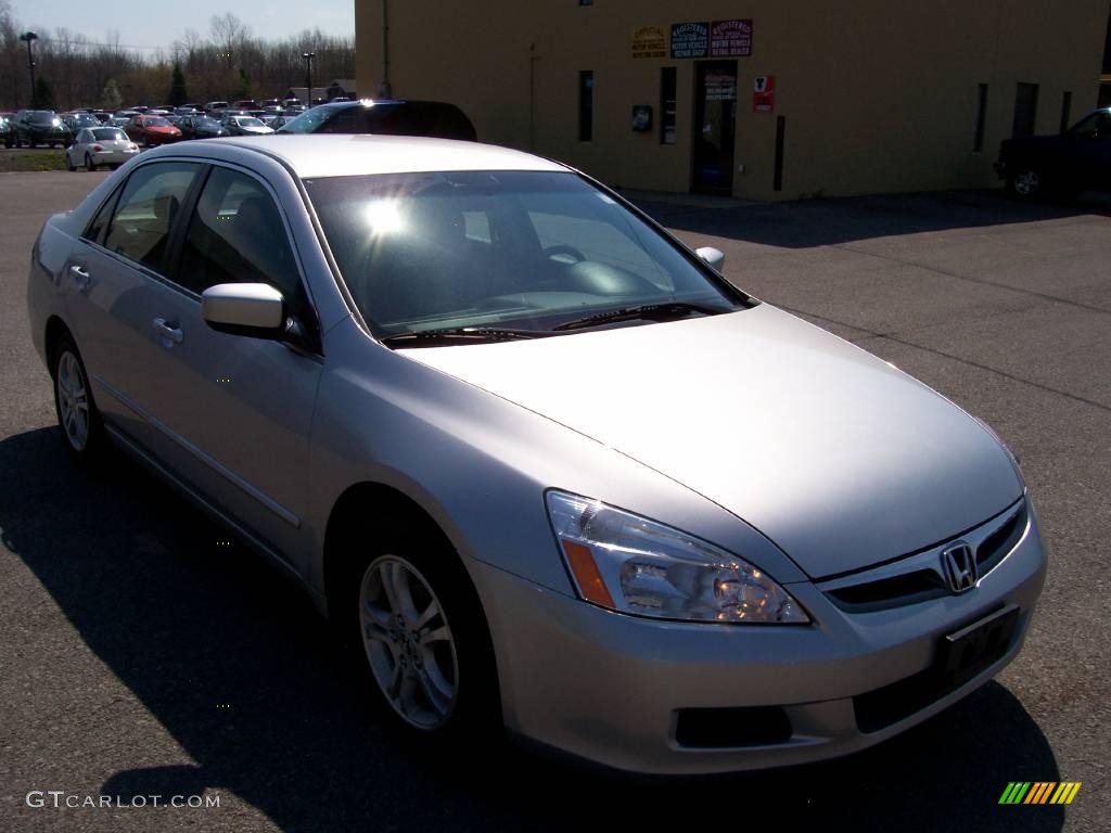 2006 Accord SE Sedan - Alabaster Silver Metallic / Gray photo #12