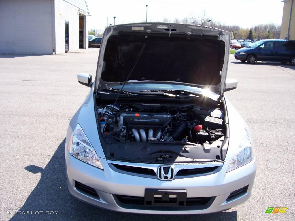 2006 Accord SE Sedan - Alabaster Silver Metallic / Gray photo #14