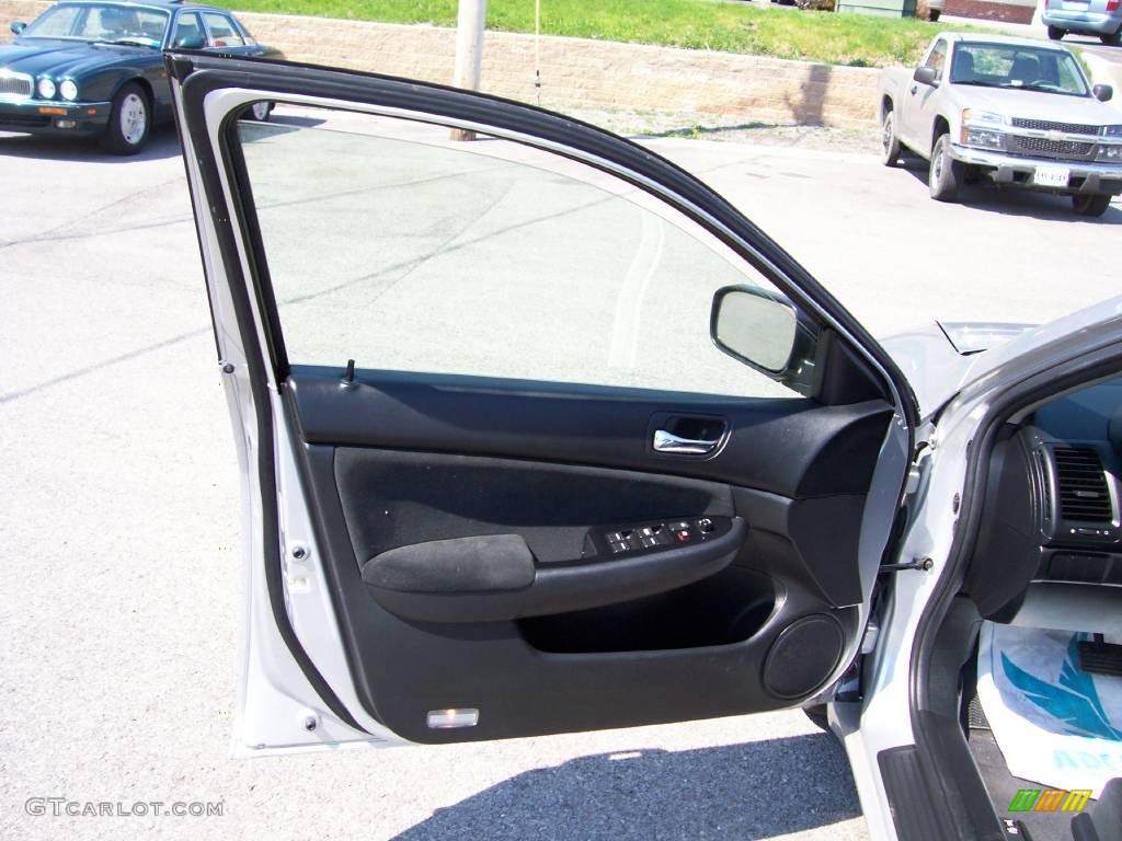 2006 Accord SE Sedan - Alabaster Silver Metallic / Gray photo #16