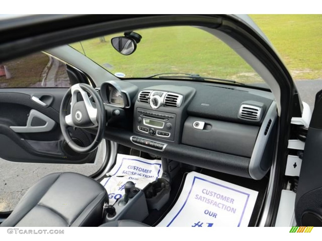 2009 Smart fortwo passion cabriolet Design Black Dashboard Photo #81360241