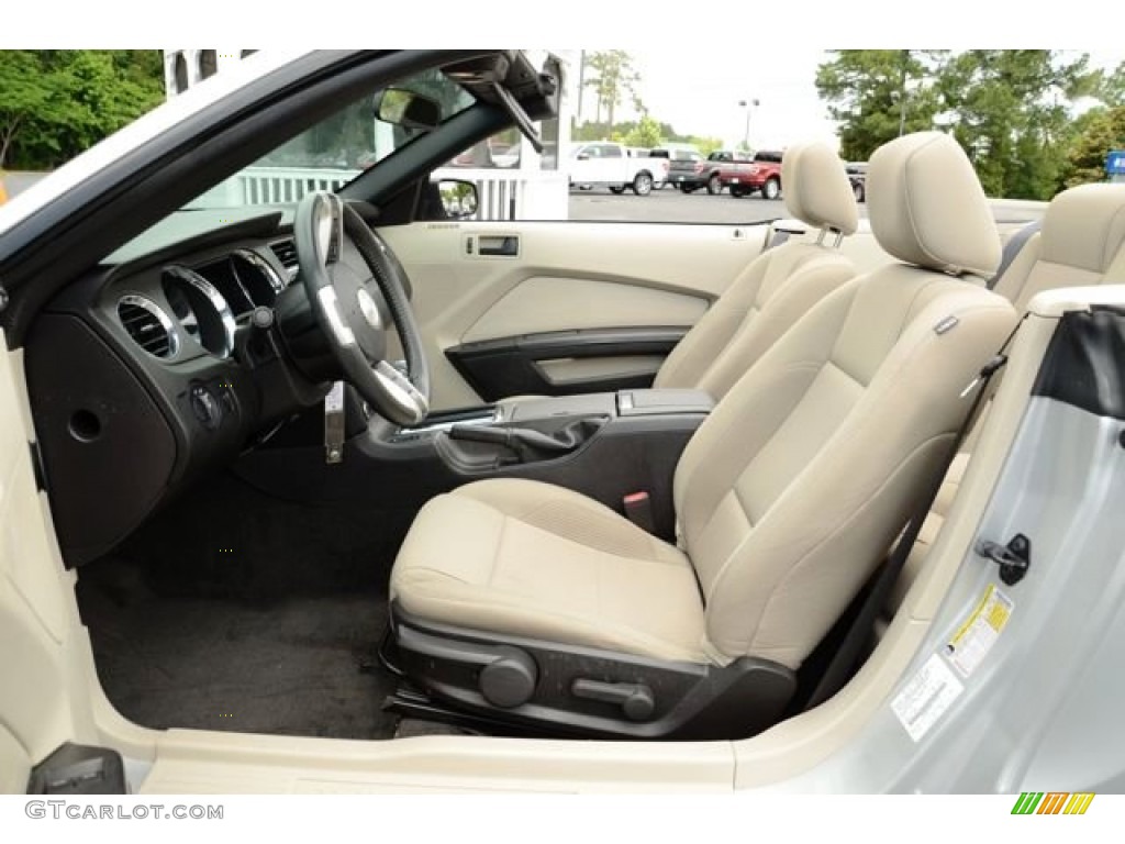Stone Interior 2010 Ford Mustang V6 Convertible Photo #81361323