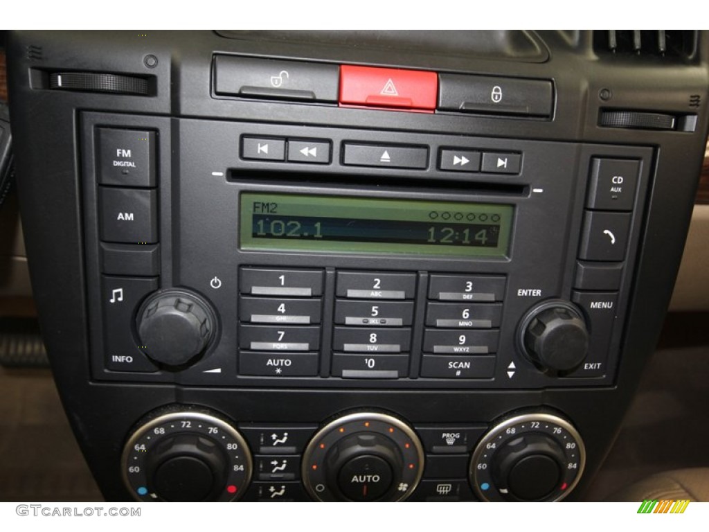 2010 Land Rover LR2 HSE Controls Photo #81363918