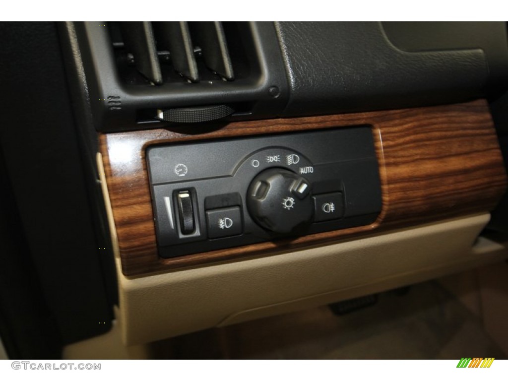 2010 Land Rover LR2 HSE Controls Photo #81364082