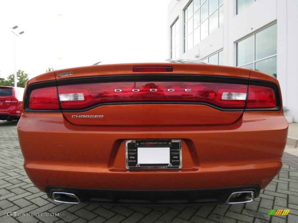 2011 Charger SE - Toxic Orange Pearl / Black photo #4