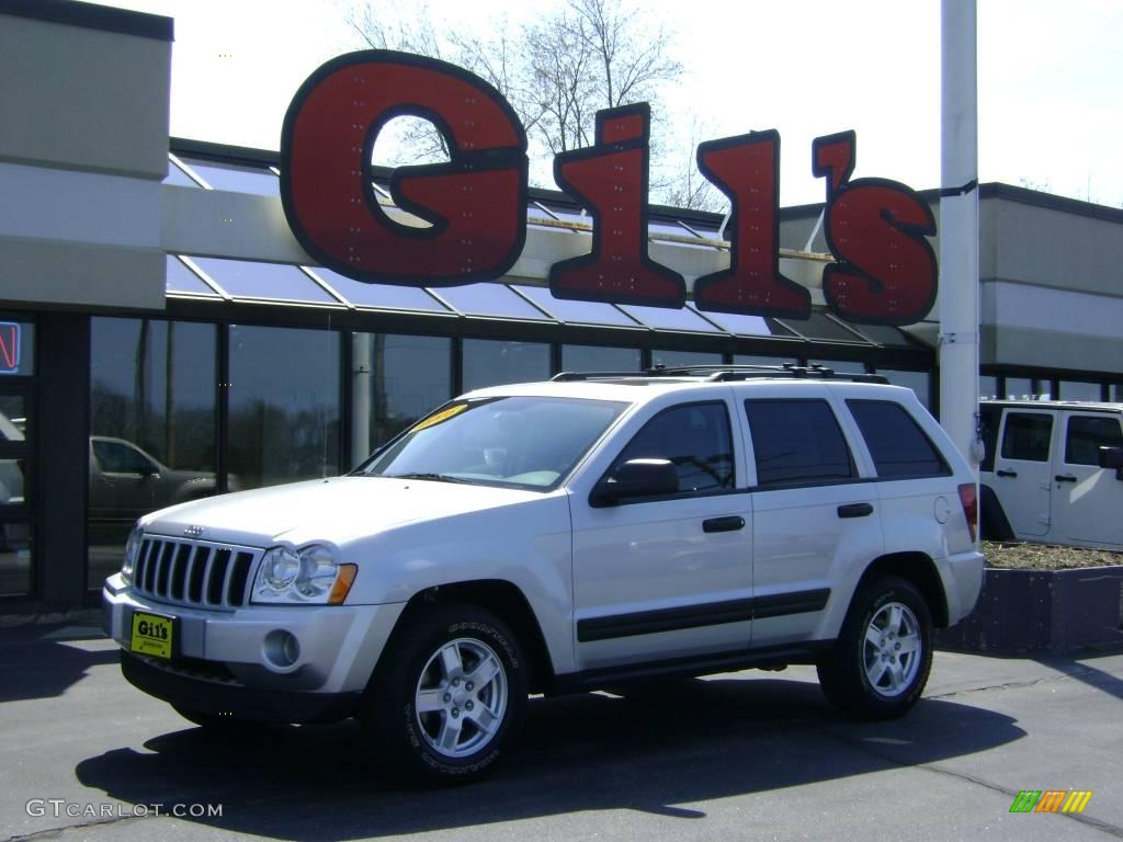 2005 Grand Cherokee Laredo 4x4 - Bright Silver Metallic / Medium Slate Gray photo #1