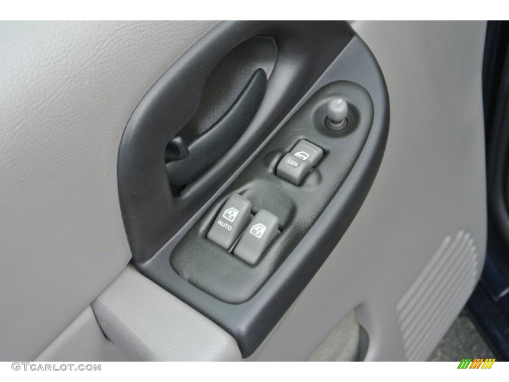 2003 Pontiac Montana Standard Montana Model Controls Photo #81373694