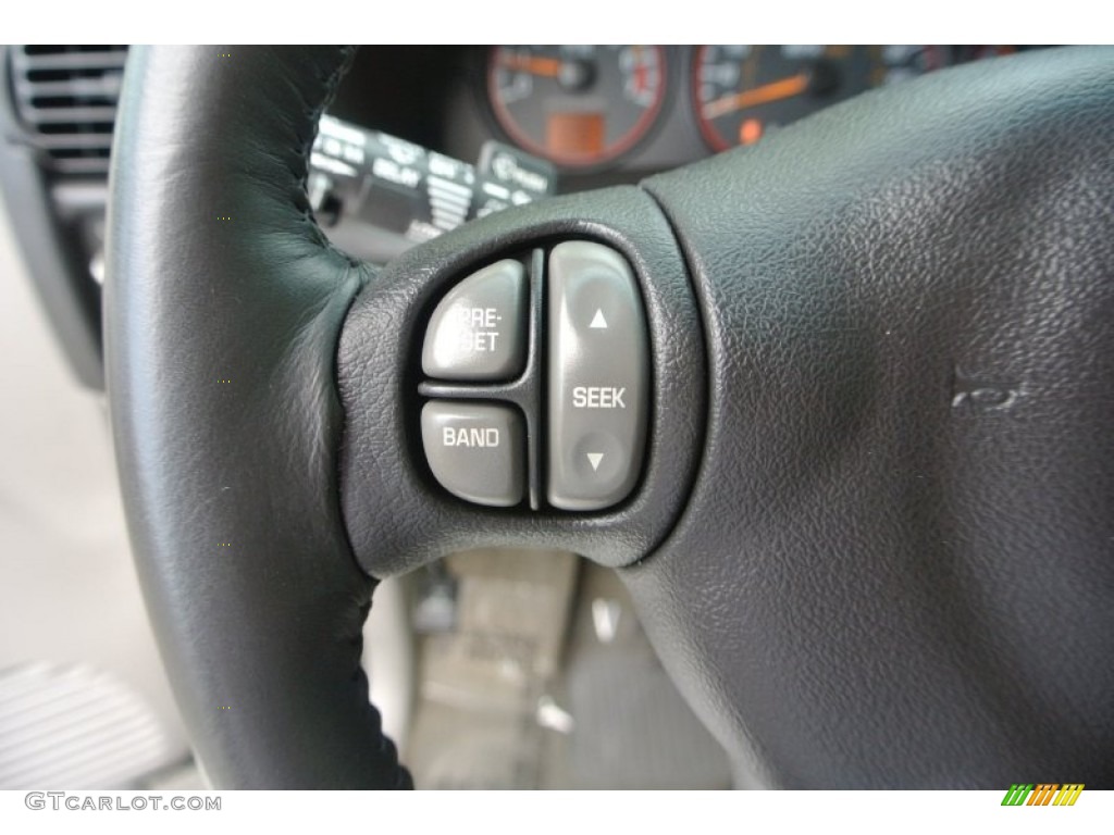 2003 Pontiac Montana Standard Montana Model Controls Photo #81373764
