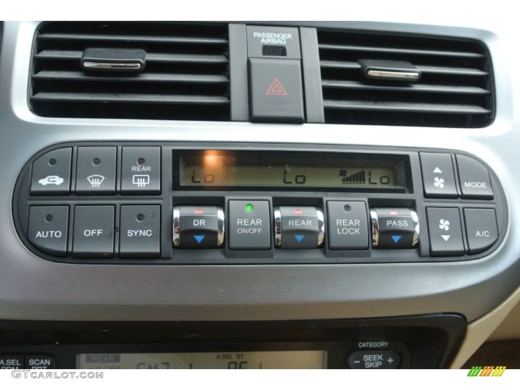 2010 Honda Odyssey EX-L Controls Photo #81375075