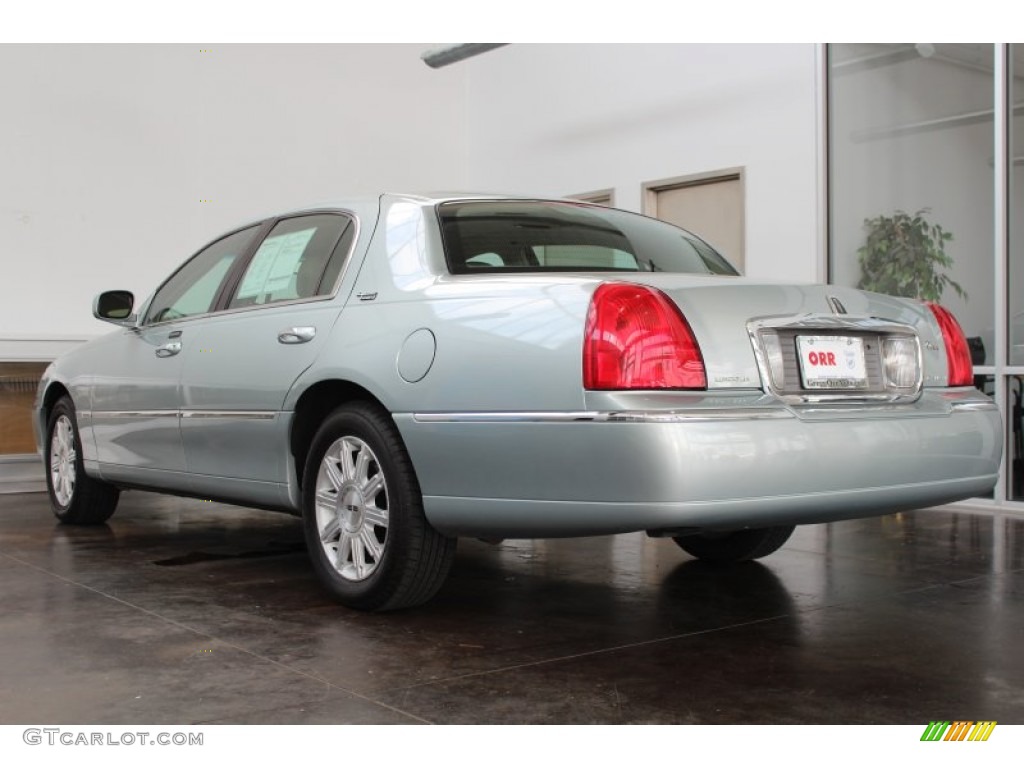 2007 Town Car Signature Limited - Satellite Silver Metallic / Medium Light Stone photo #4