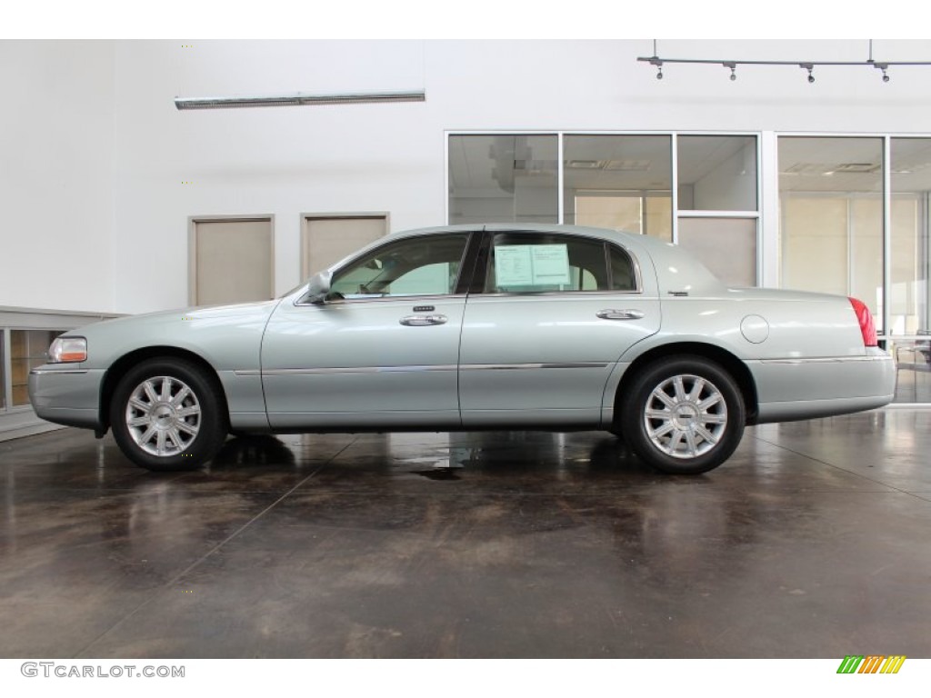 Satellite Silver Metallic 2007 Lincoln Town Car Signature Limited Exterior Photo #81377331