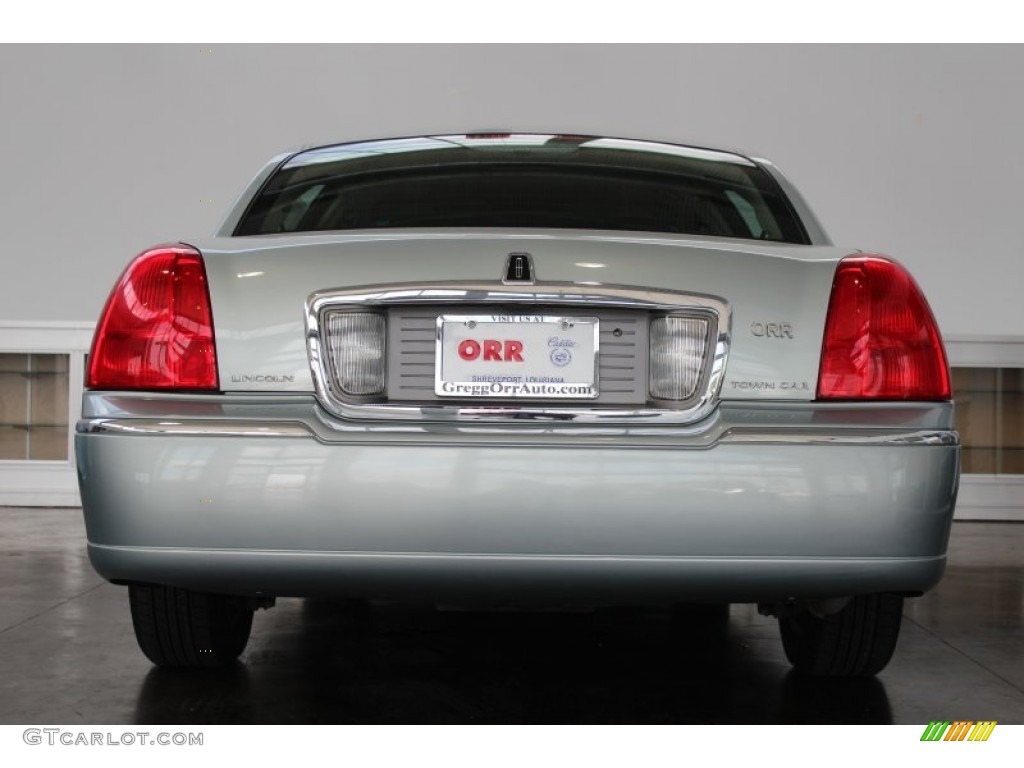 2007 Town Car Signature Limited - Satellite Silver Metallic / Medium Light Stone photo #9