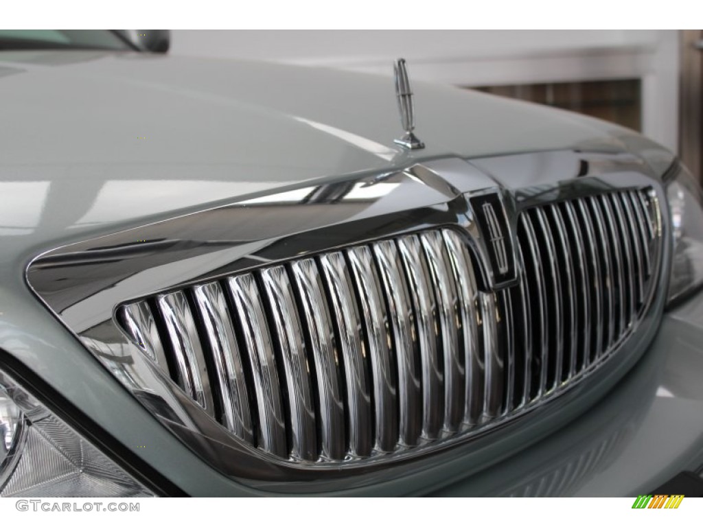 2007 Town Car Signature Limited - Satellite Silver Metallic / Medium Light Stone photo #10