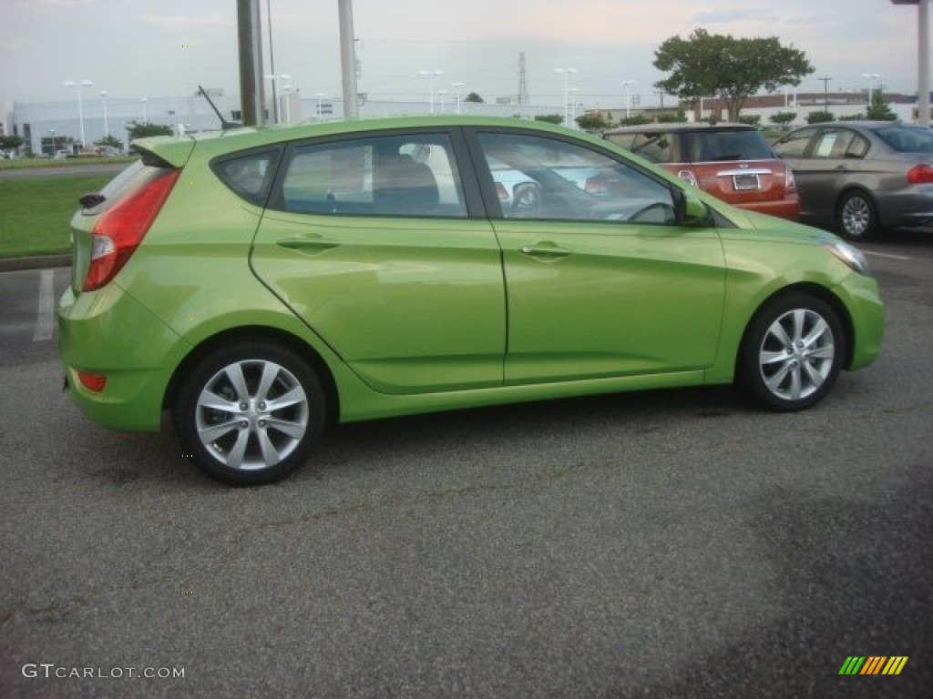 2012 Accent SE 5 Door - Electrolyte Green / Gray photo #8