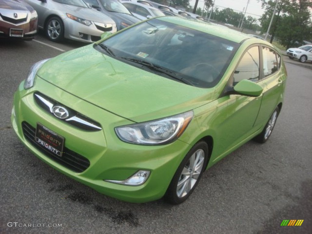 2012 Accent SE 5 Door - Electrolyte Green / Gray photo #12