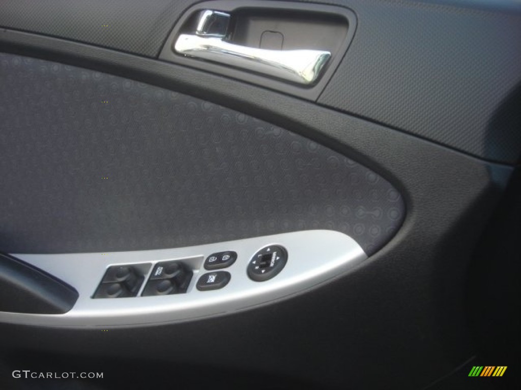 2012 Accent SE 5 Door - Electrolyte Green / Gray photo #19