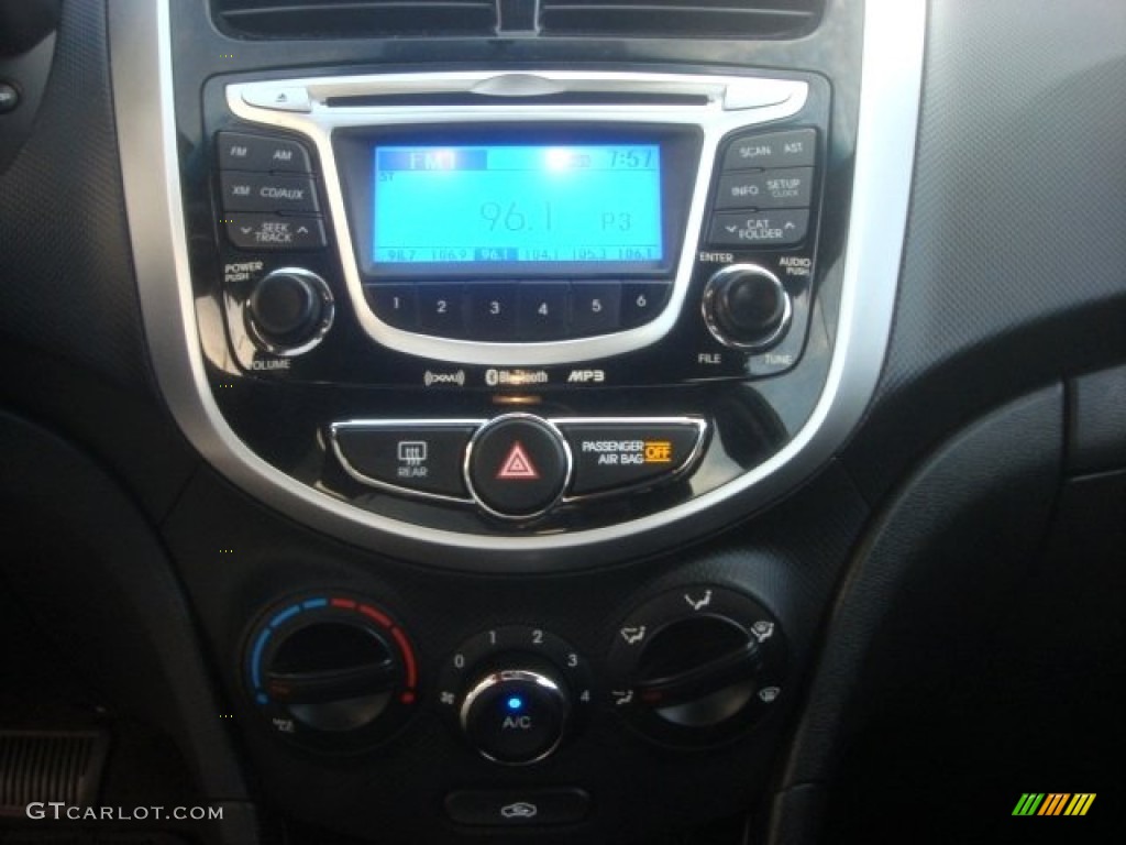 2012 Accent SE 5 Door - Electrolyte Green / Gray photo #21
