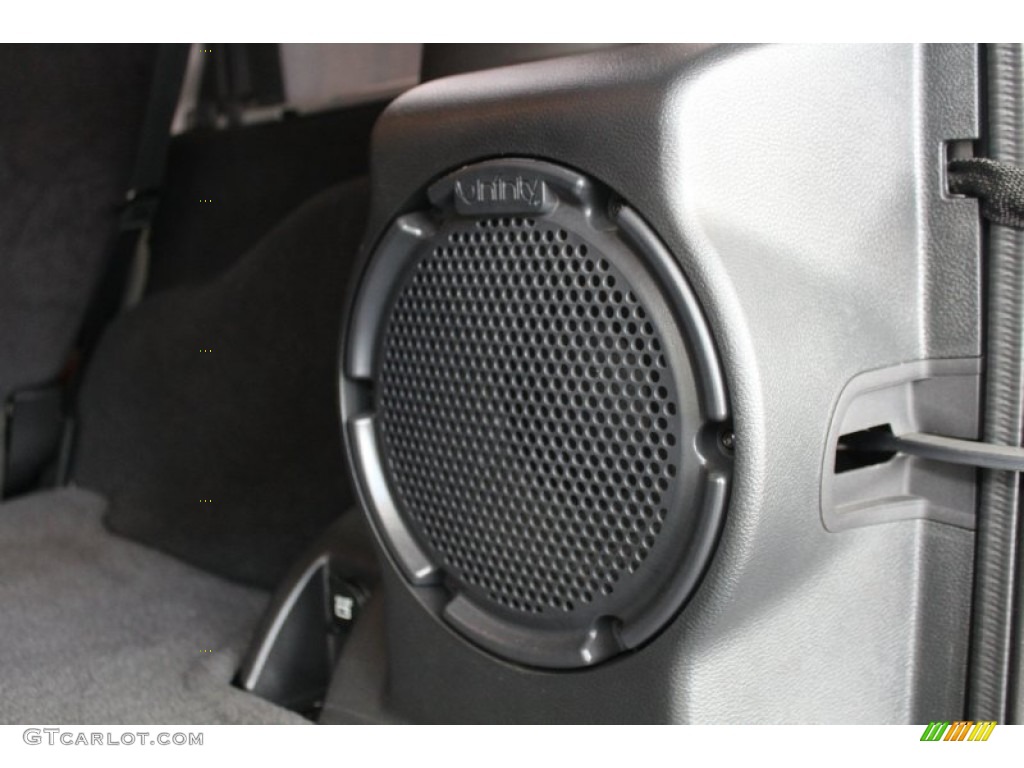 2011 Jeep Wrangler Unlimited Rubicon 4x4 Audio System Photos
