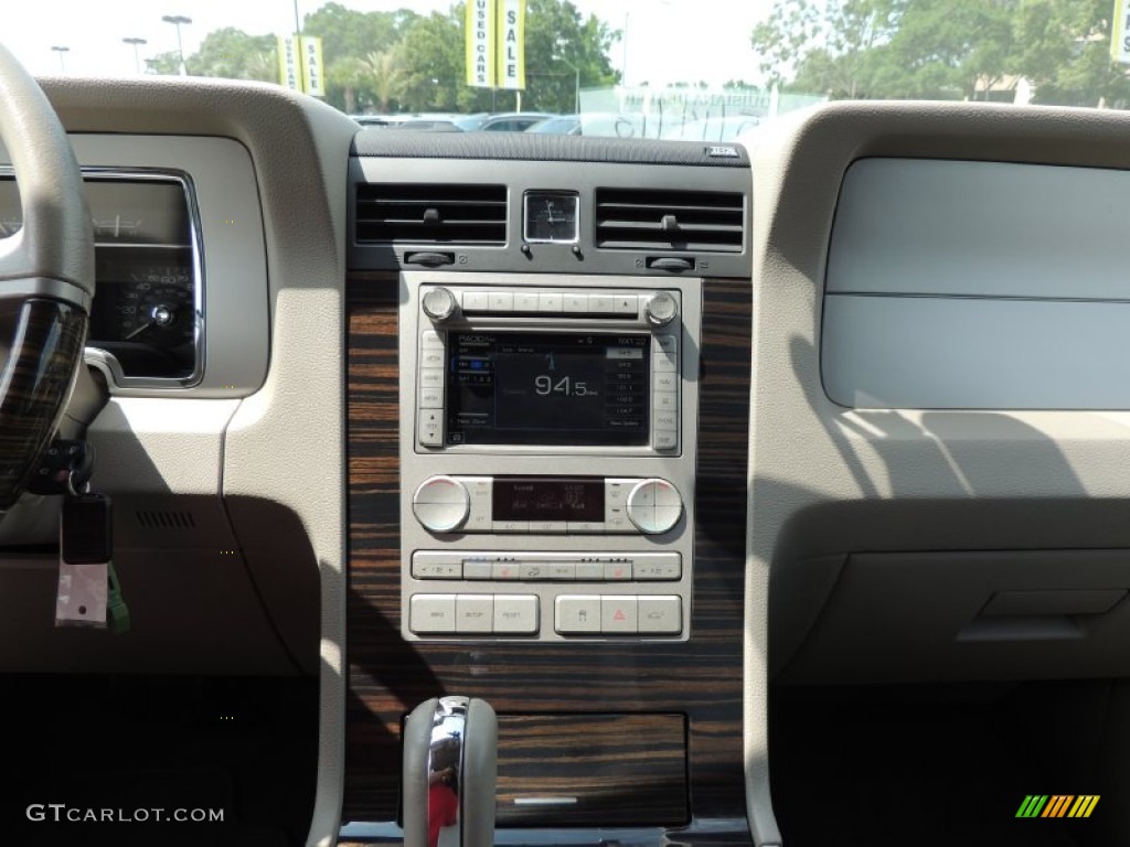 2010 Lincoln Navigator Standard Navigator Model Controls Photo #81383521