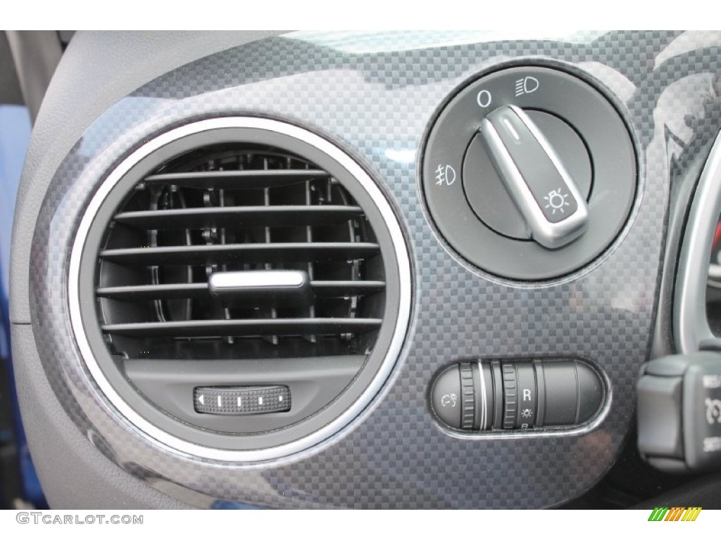 2013 Volkswagen Beetle Turbo Convertible Controls Photo #81383850