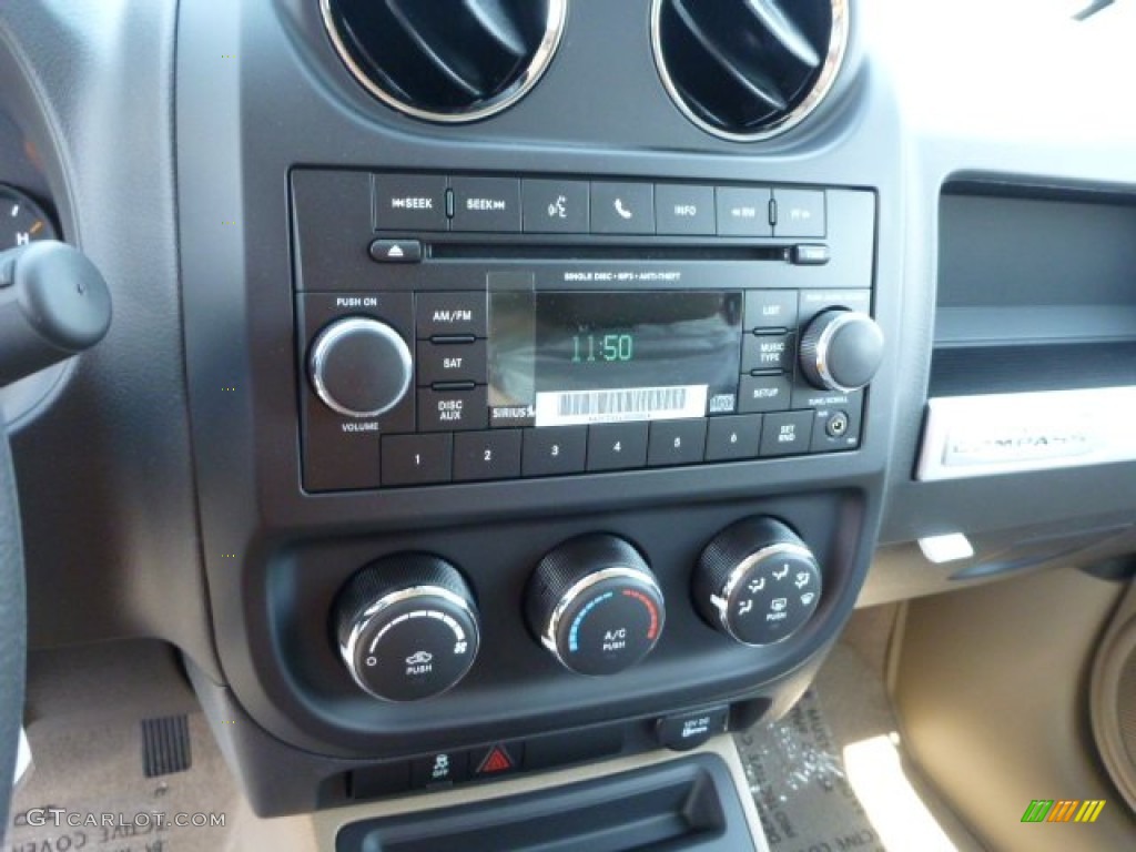 2014 Jeep Compass Sport 4x4 Controls Photo #81384729