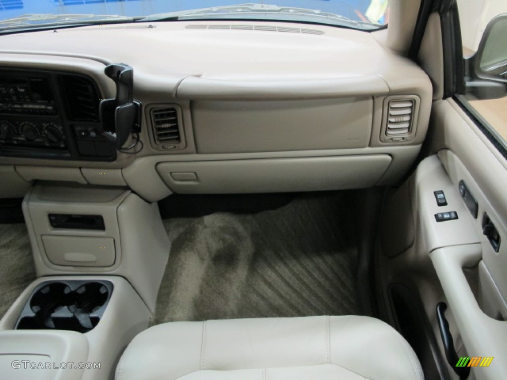 2002 Tahoe LT 4x4 - Onyx Black / Tan/Neutral photo #23