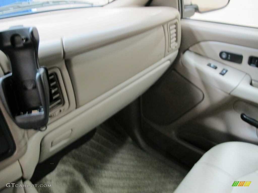2002 Tahoe LT 4x4 - Onyx Black / Tan/Neutral photo #24