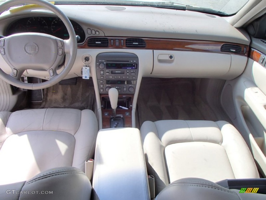 2003 Seville SLS - White Diamond / Neutral Shale photo #13