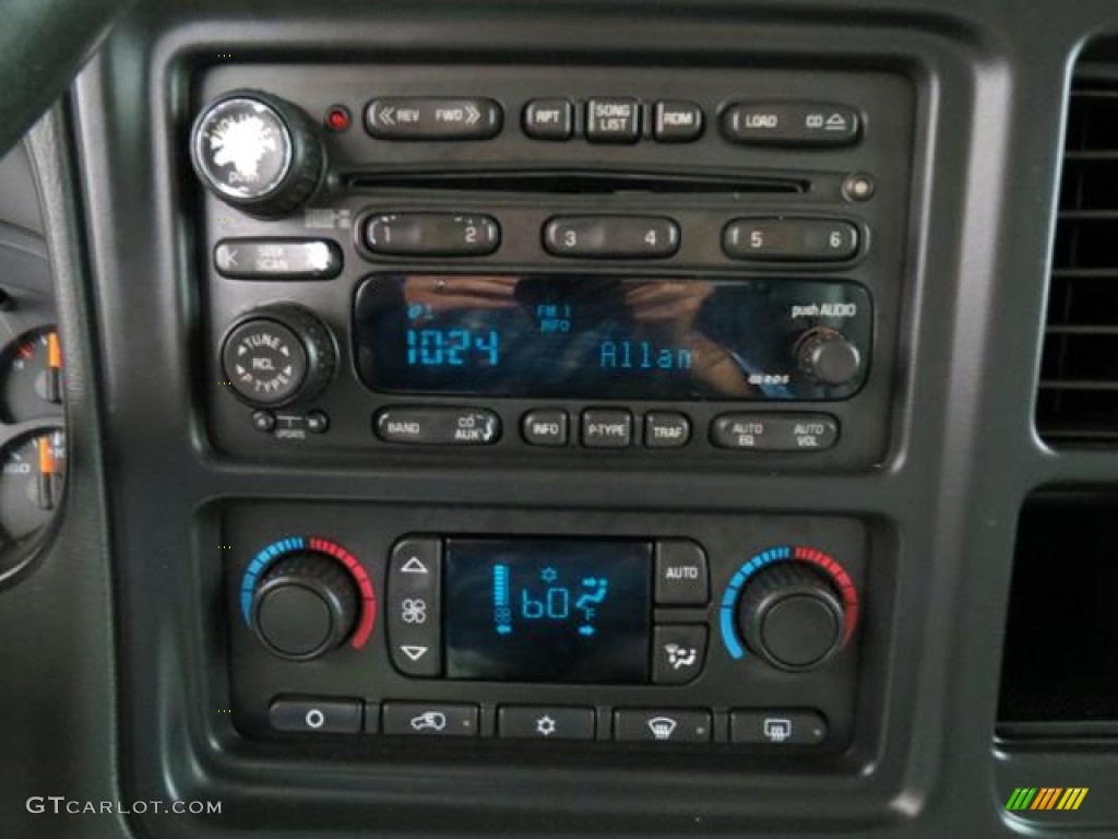 2004 Chevrolet Suburban 1500 LT 4x4 Controls Photo #81388163