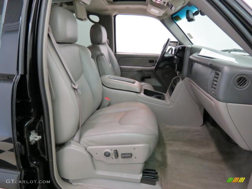 Gray/Dark Charcoal Interior 2004 Chevrolet Suburban 1500 LT 4x4 Photo #81388351