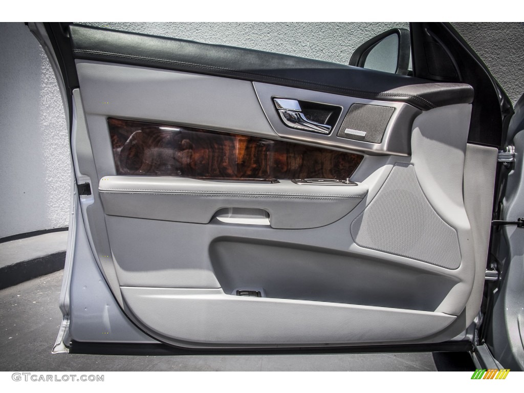 2009 Jaguar XF Luxury Dove/Charcoal Door Panel Photo #81388743