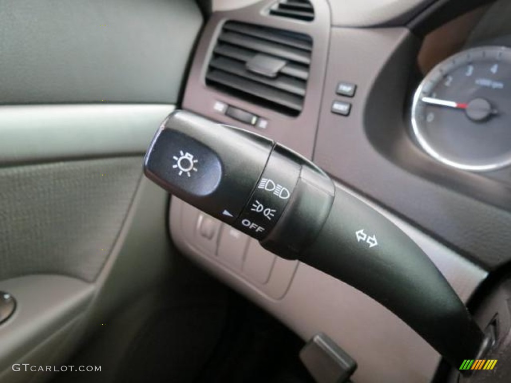 2010 Hyundai Sonata GLS Controls Photo #81389400