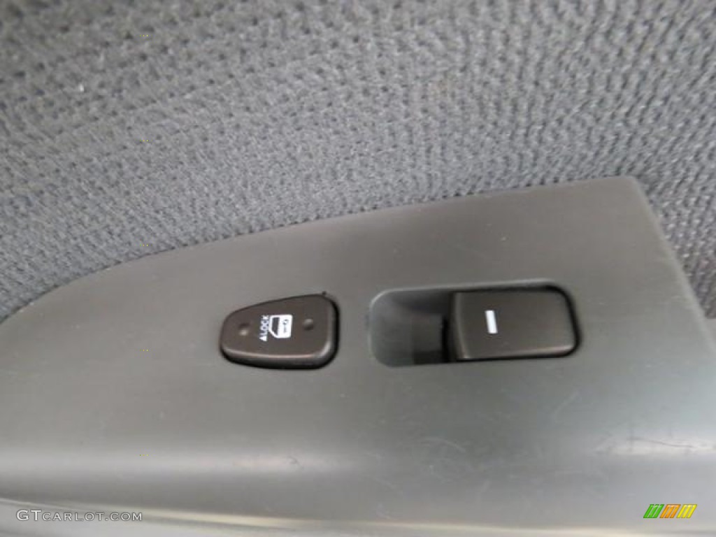 2010 Hyundai Sonata GLS Controls Photo #81389540