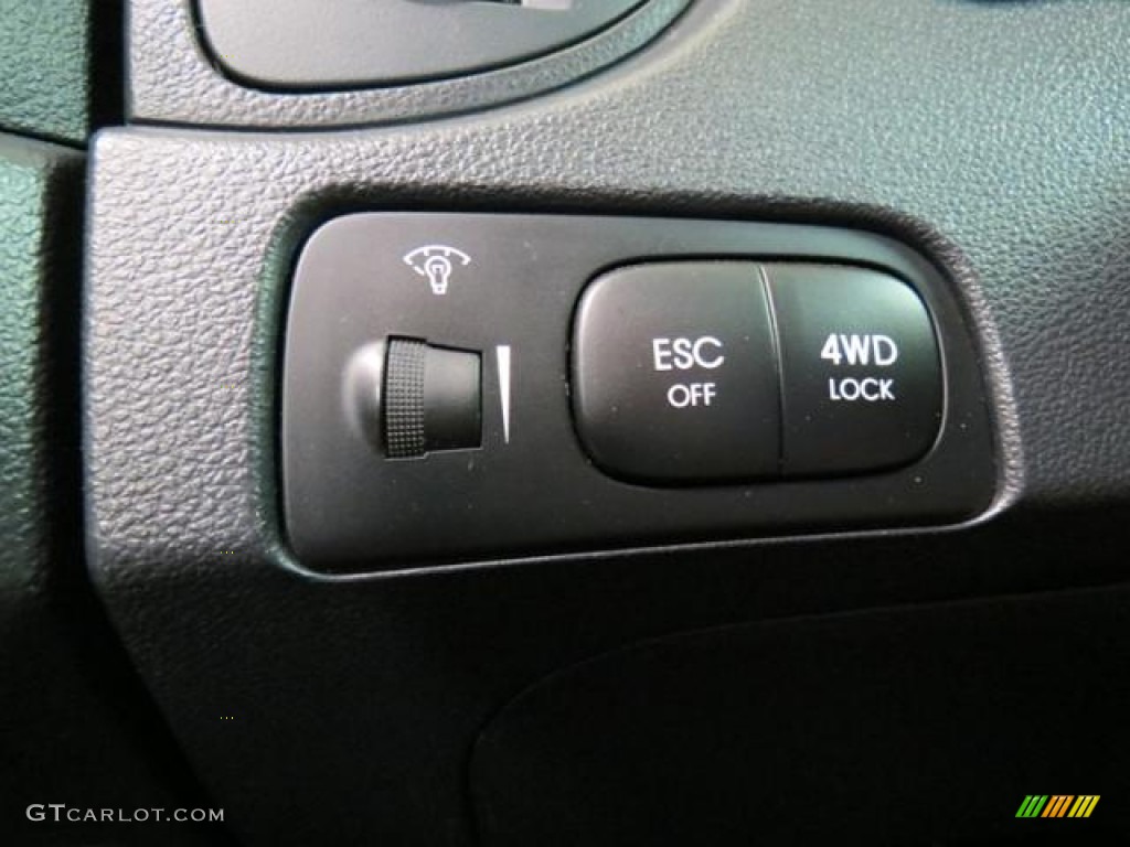 2010 Kia Sportage LX V6 4x4 Controls Photo #81390036