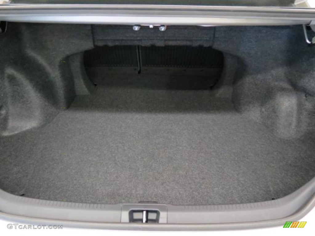 2013 Toyota Camry SE Trunk Photo #81391273