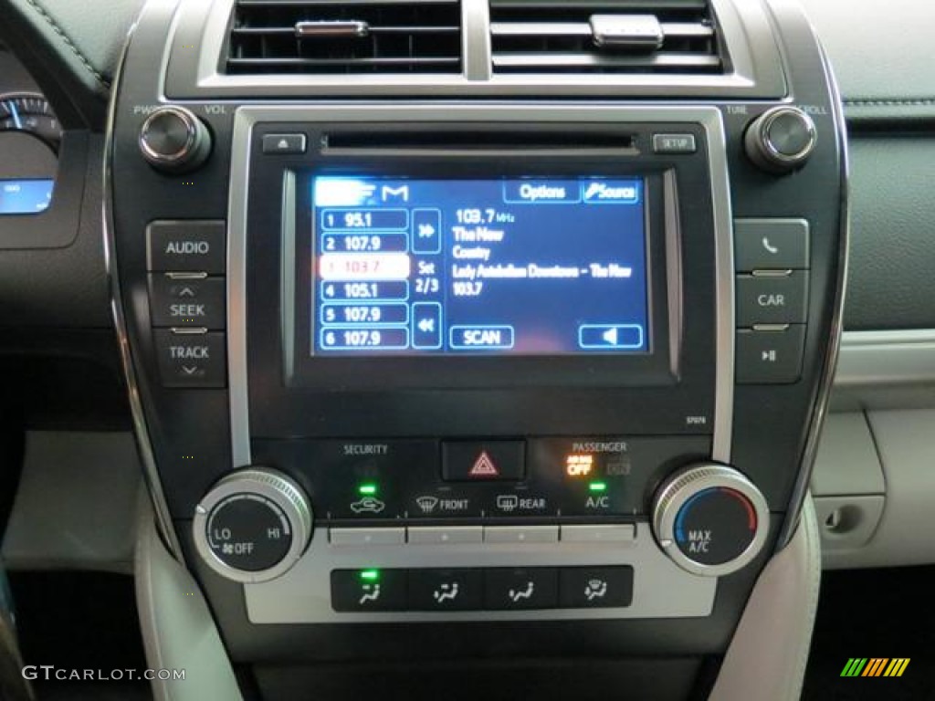 2013 Toyota Camry LE Controls Photo #81391579