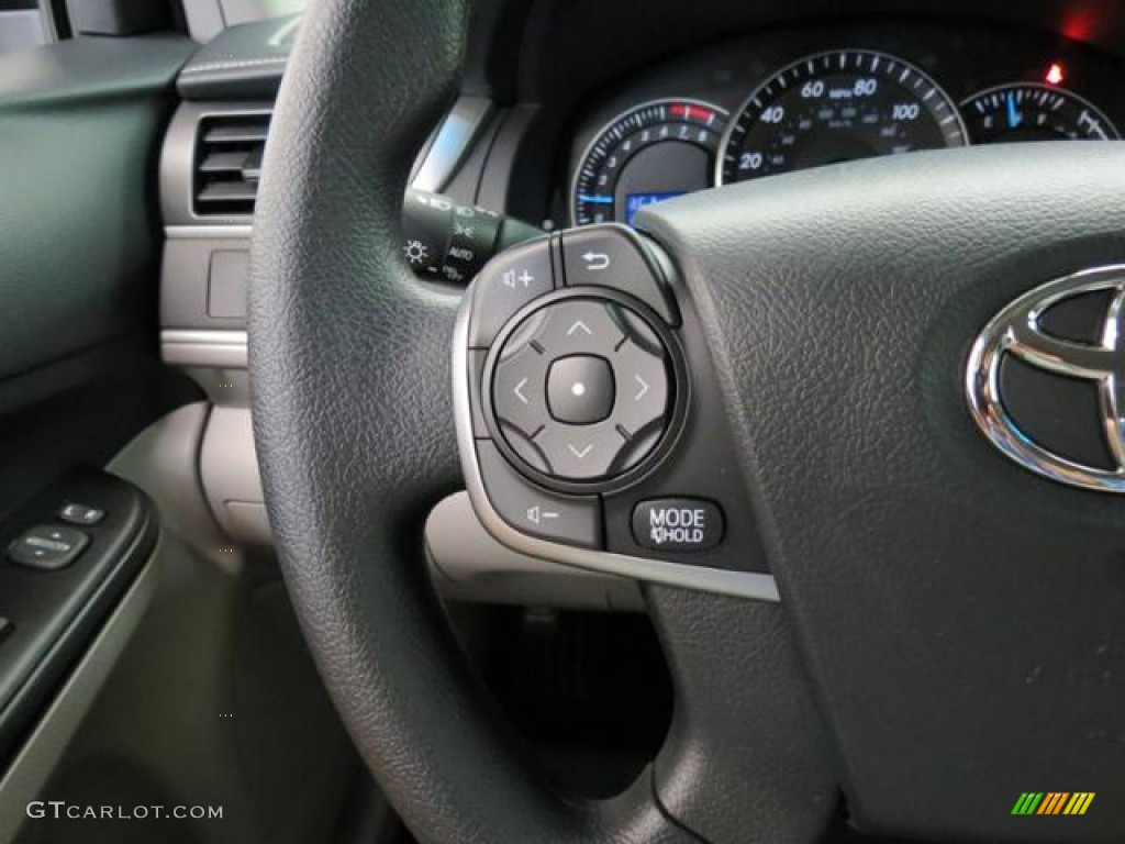 2013 Toyota Camry LE Controls Photo #81391614
