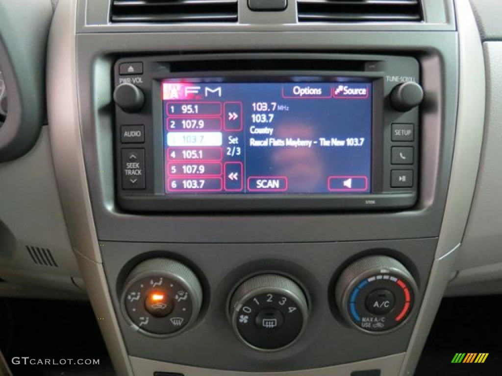 2013 Toyota Corolla LE Controls Photo #81391944
