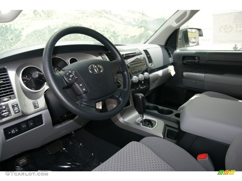 2013 Tundra CrewMax 4x4 - Super White / Graphite photo #5