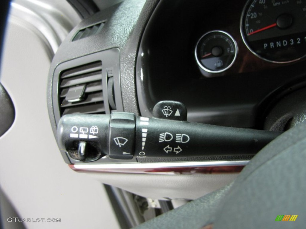 2005 Buick Terraza CXL Controls Photos