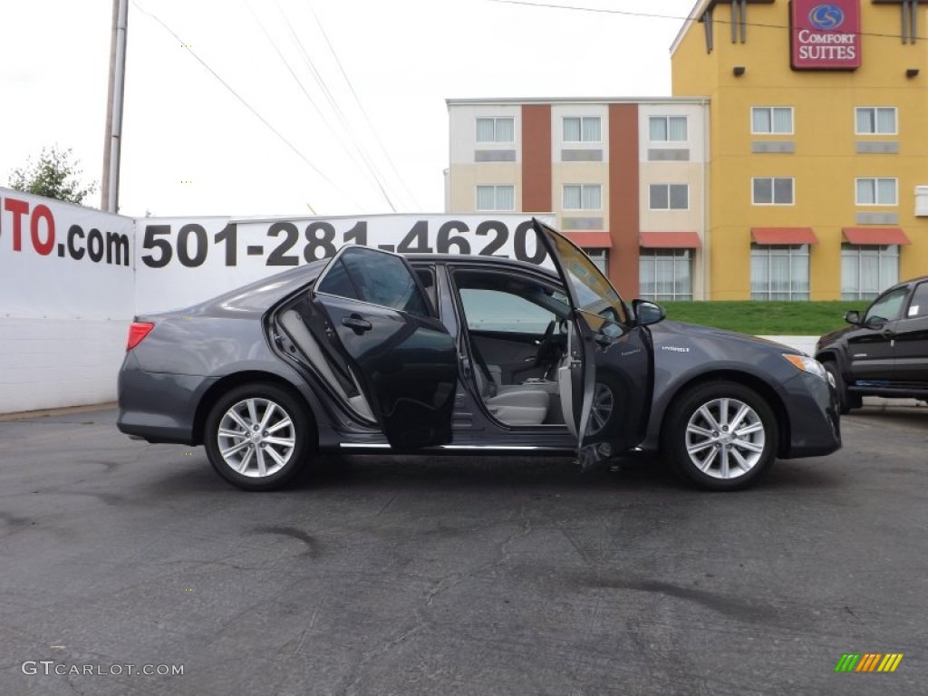 2013 Camry Hybrid XLE - Magnetic Gray Metallic / Light Gray photo #10