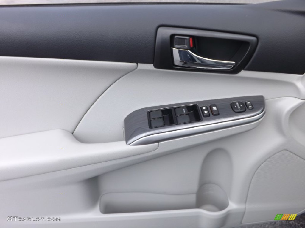 2013 Camry Hybrid XLE - Magnetic Gray Metallic / Light Gray photo #15