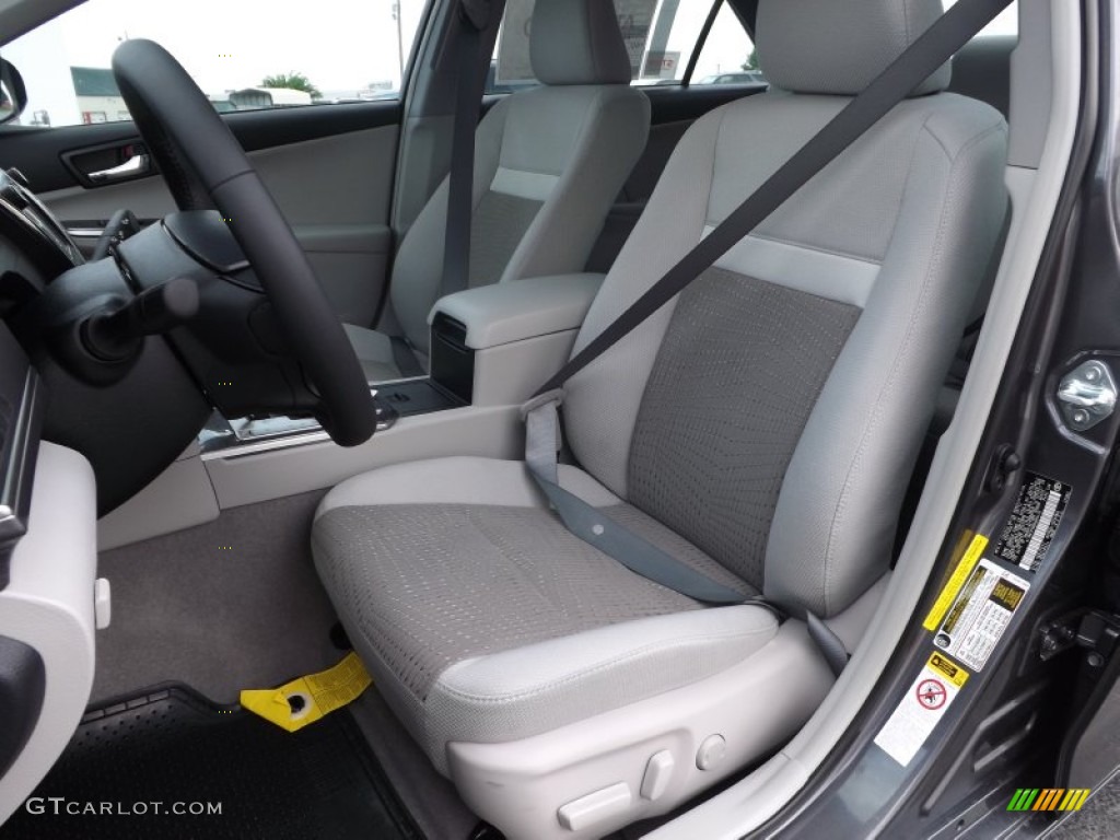 2013 Camry Hybrid XLE - Magnetic Gray Metallic / Light Gray photo #16