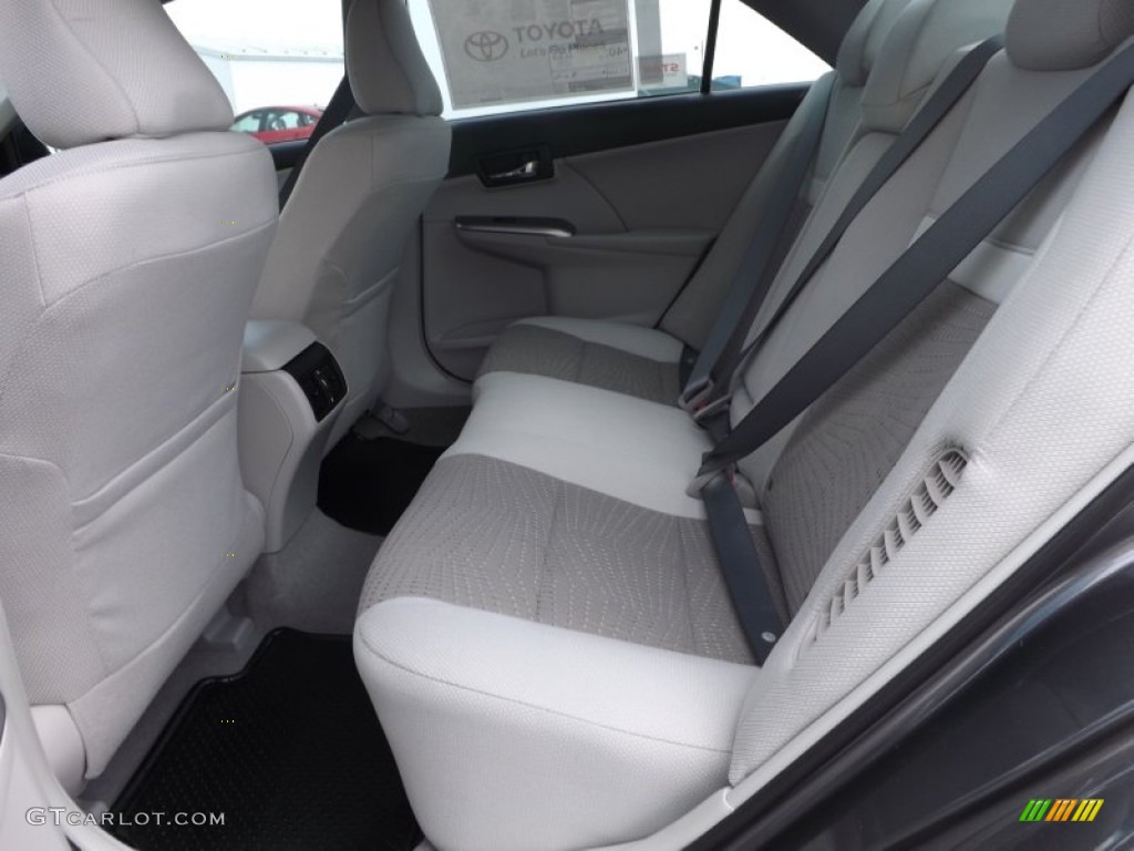 2013 Camry Hybrid XLE - Magnetic Gray Metallic / Light Gray photo #17