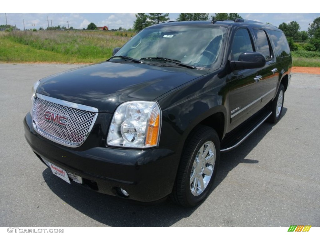 Carbon Black Metallic GMC Yukon