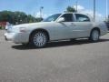 2005 Ceramic White Tri-Coat Lincoln Town Car Signature  photo #2