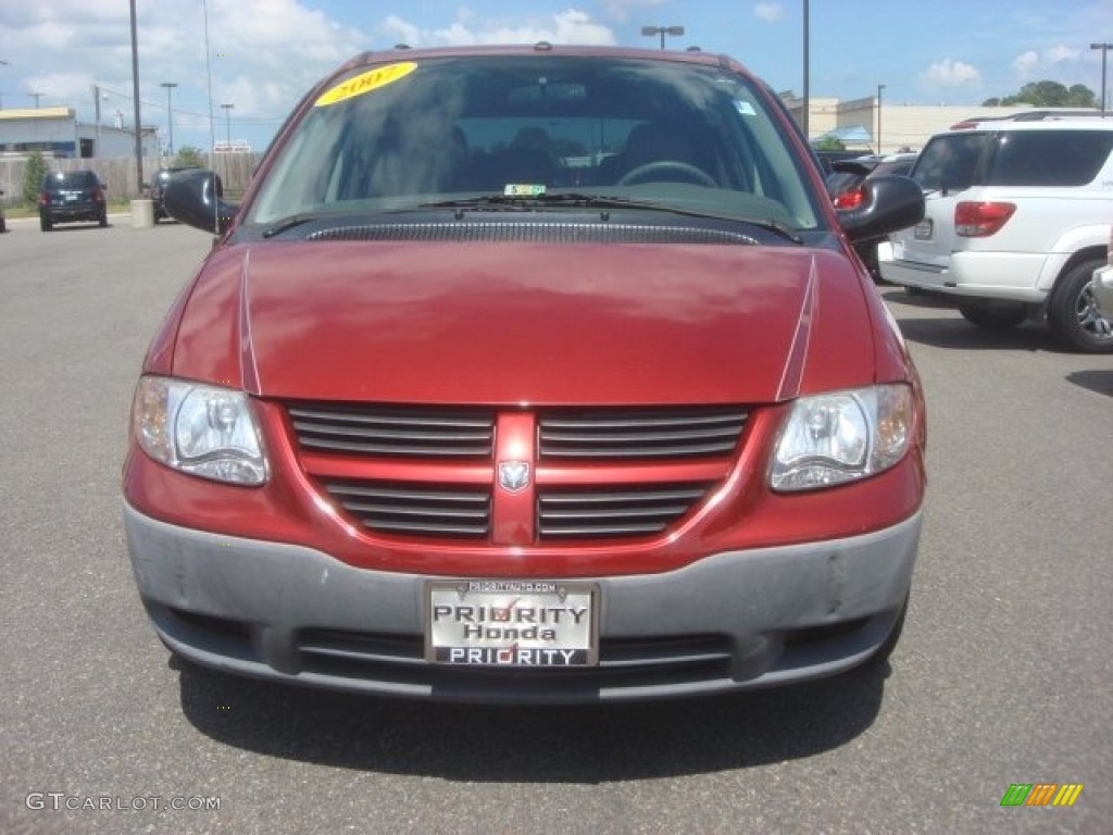 2007 Caravan SE - Inferno Red Crystal Pearl / Medium Slate Gray photo #10