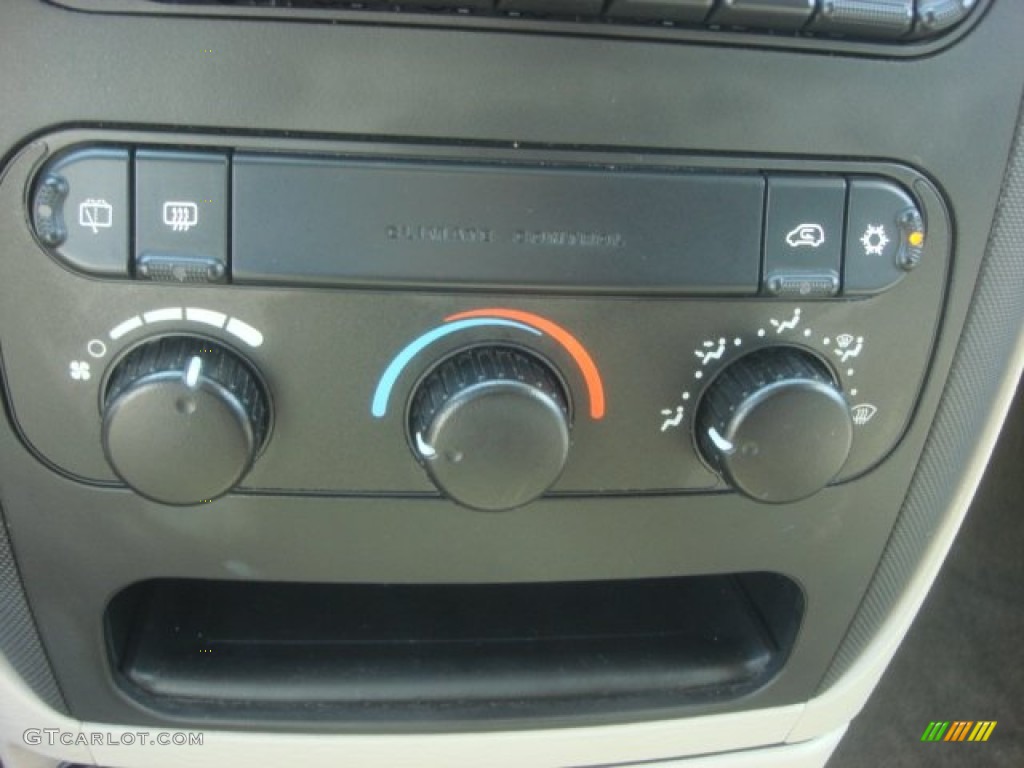 2007 Caravan SE - Inferno Red Crystal Pearl / Medium Slate Gray photo #21