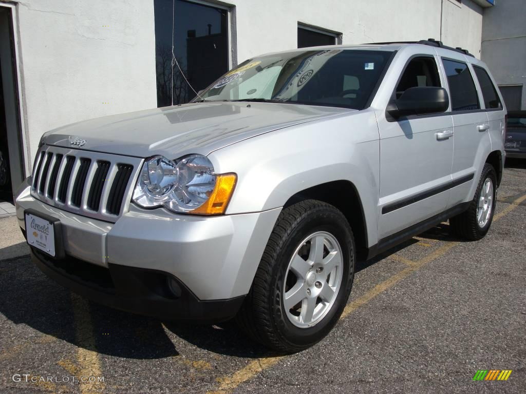 2008 Grand Cherokee Laredo 4x4 - Bright Silver Metallic / Dark Slate Gray photo #1