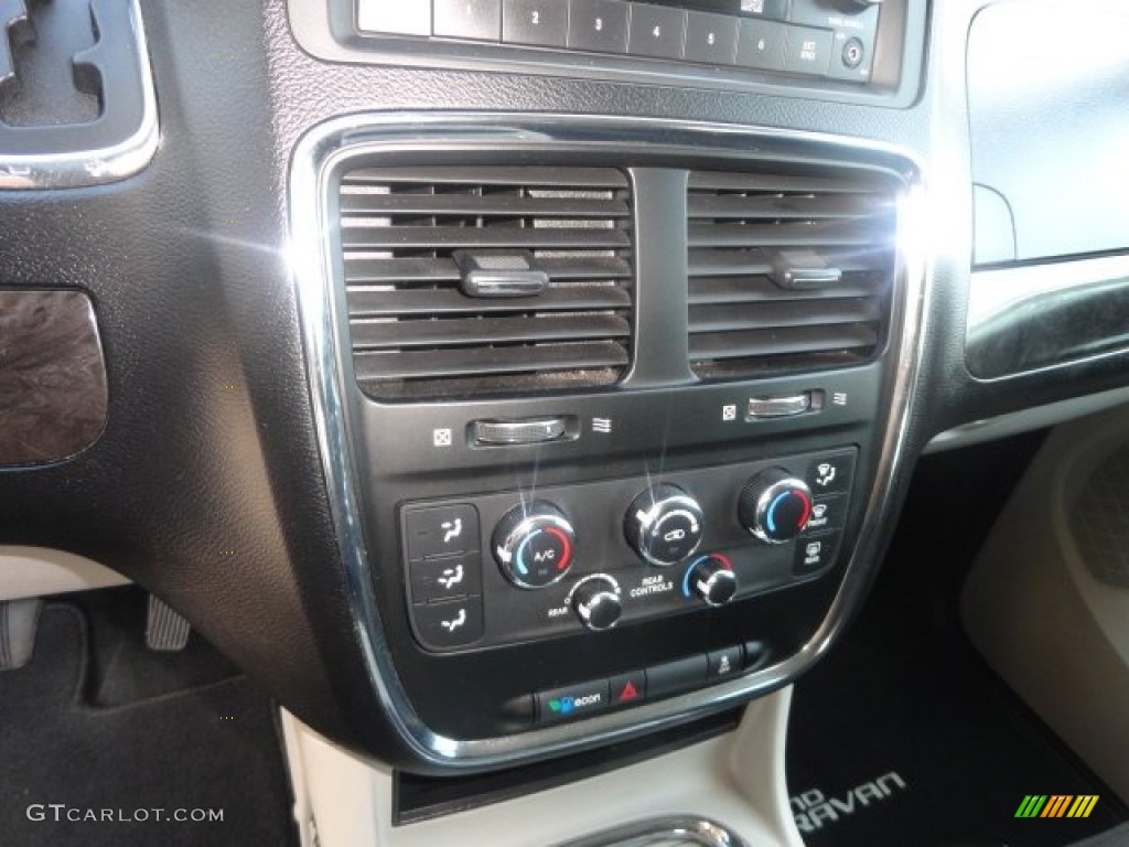 2012 Grand Caravan SXT - Bright Silver Metallic / Black/Light Graystone photo #8