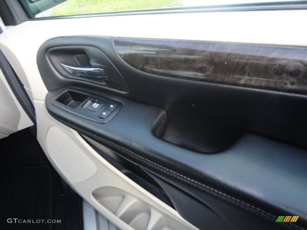 2012 Grand Caravan SXT - Bright Silver Metallic / Black/Light Graystone photo #12